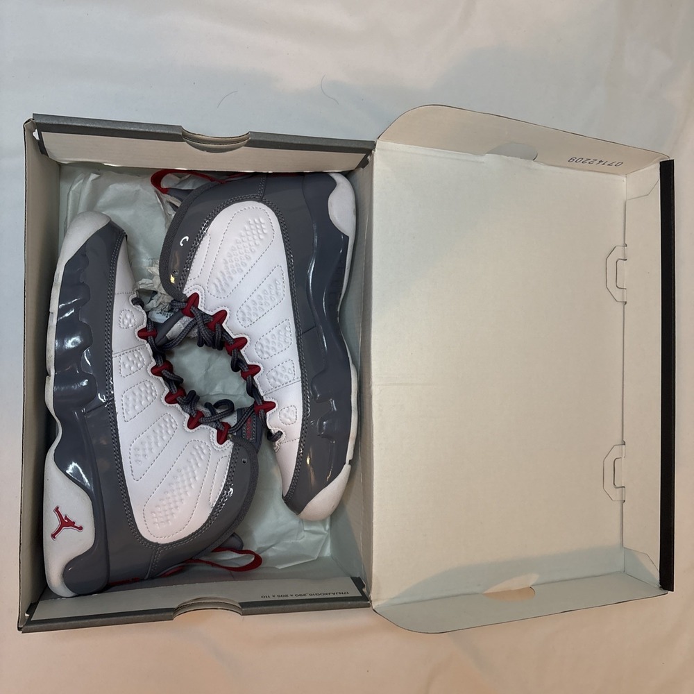 Nike‎ Air Jordan 9 Retro Size 4Y, Fire Red/Cool Grey, 302359-162 - Picture 16 of 16